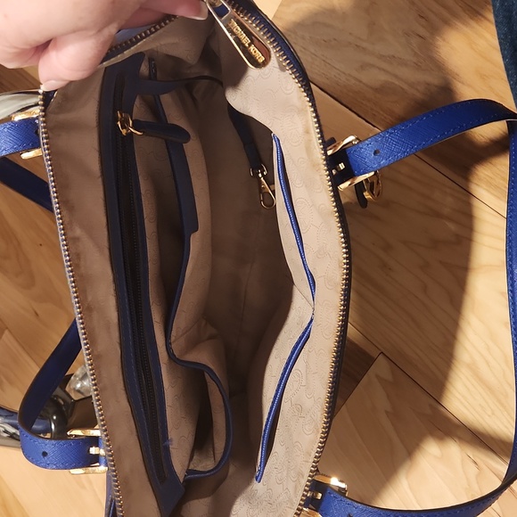 Michael Kors Purse - Picture 3 of 7